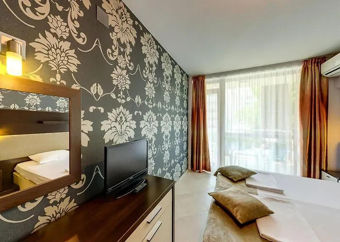 Aparthotel Briz 3*